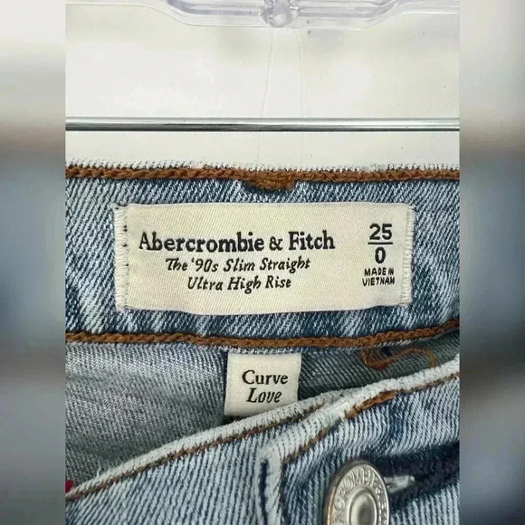 Abercrombie & Fitch Curve Love
The 90s Slim Straight
Ultra High Rise Size 25 - Picture 4 of 5